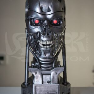 Life-size T-800 bust inspired by Terminator 2, featuring realistic finish and light-up eyes.
