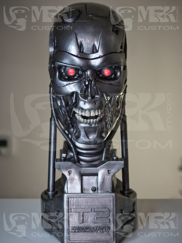 Life-size T-800 bust inspired by Terminator 2, featuring realistic finish and light-up eyes.