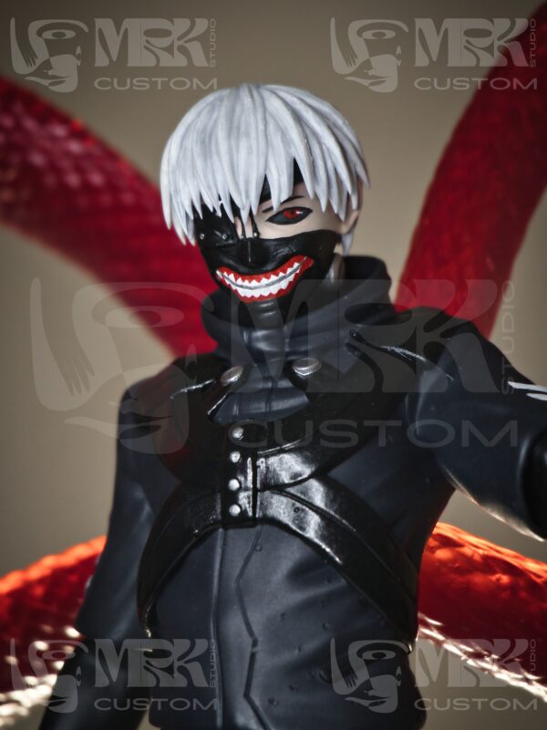 Close-up of Kaneki Ken’s face and mask, showing the fine paintwork and textures.