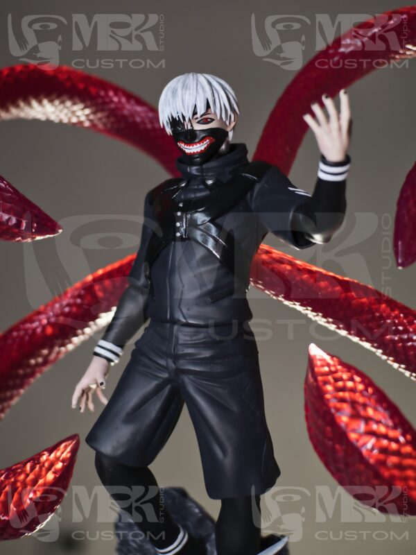 Close-up of Kaneki Ken’s face and mask, showing the fine paintwork and textures.